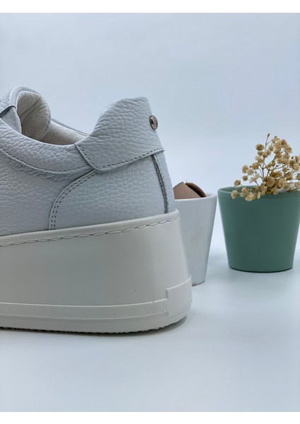 Kadın Nude Spor Ayakkabı Hakiki Deri Gizli Lastikli Yüksek Taban Sneaker modelleri