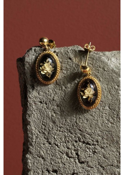 Damla Kehribar Içine Gül Desenli Minimal Gümüş Küpe Altın Rengi