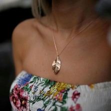 By Golden House Defne Yaprağı Kolye