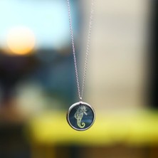 By Golden House Denizatı Cam Madalyon Kolye