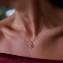By Golden House Ruby Kutup Yıldızı Kolye