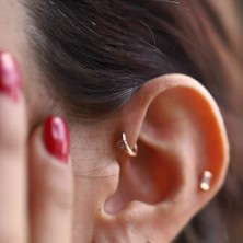 By Golden House Küçük Boy Tohum Taşlı Kıkırdak Küpe