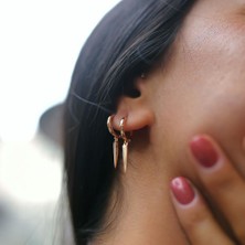 By Golden House Sivri Uç Sallantılı Küpe