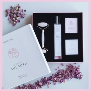 Rose&Cure Saf Gül Suyu & Arındırıcı Kuvars Yüz Masaj Taşı Seti