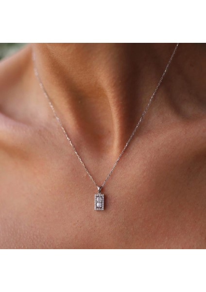 Baget Pırlanta Dikdörtgen Kolye