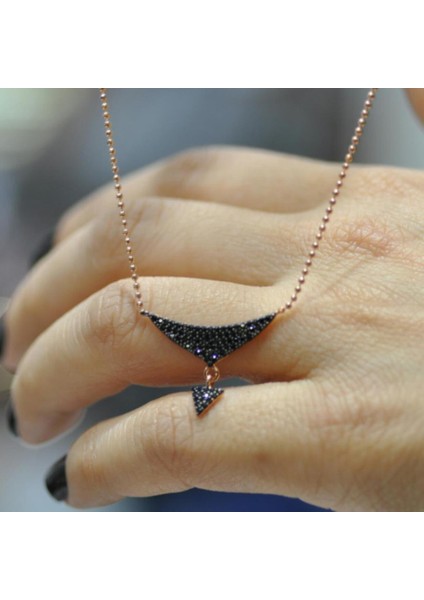 Tasarım Siyah Taşlı Kolye