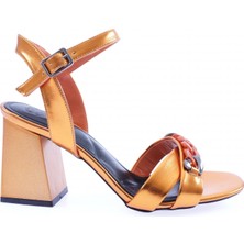 DGN 847-23Y Kadin Çapraz Bantli Burgu Aksesuarli Topuklu Sandalet