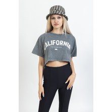 Quzu Gri Yıkamalı Baskılı Tişört, Kısa T-Shirt, Kısa Crop Tişört, Yazılı Mini Tişört