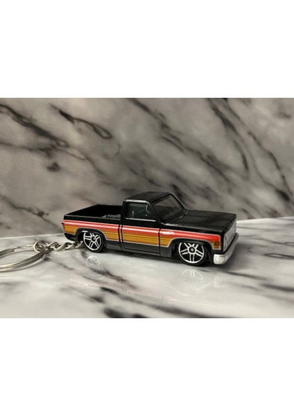 83 Chevy Silverado 1:64 - HKJ06 modelleri