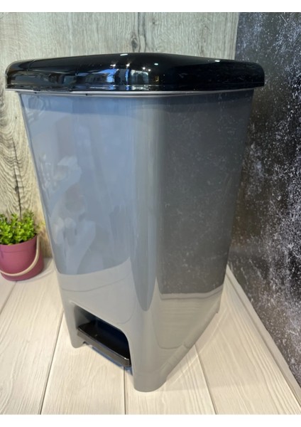 Slim Köşeli Pedallı Plastik Çöp Kovası 25LT