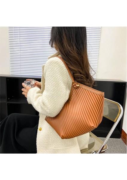 Modaya Uygun, Tek Omuzlu, Büyük Kapasiteli, Işe Gidip Gelirken Elde Taşınan Taşıma Çantası (Yurt Dışından) indirimleri