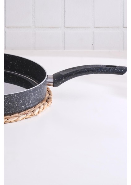 Kapaklı Granit Bazlama Balık Börek Tavası 30 cm fırsatları