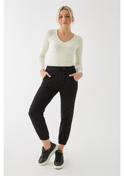 Yanları Çıtçıtlı Jogger Pantolon Siyah