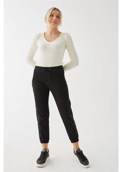 Yanları Çıtçıtlı Jogger Pantolon Siyah fiyatları