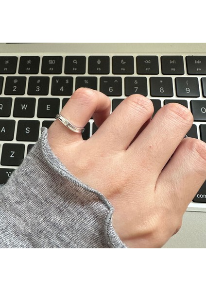 925 Ayar Gümüş Düzensiz Dalga Zirkonya Yüzük (Yurt Dışından) fiyatları