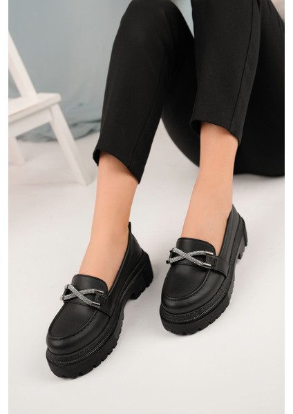 Önü Tokalı Siyah Cilt Kadın Ayakkabı fiyatları