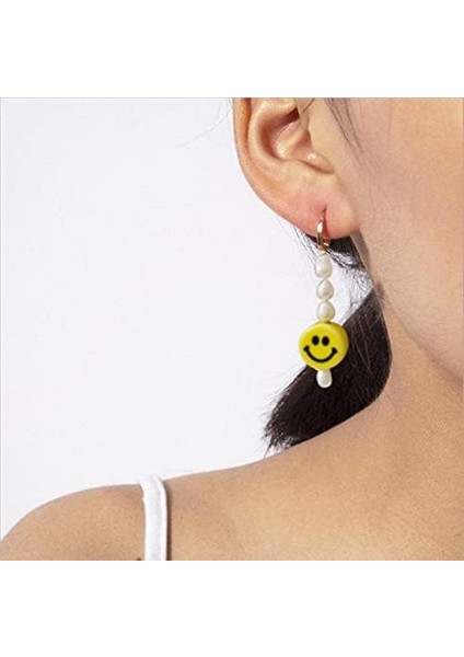 Inci Gülen Yüz Huggie Küpe Sevimli Y2K Asimetri Taze Inci Küçük Hoop Dangle Bırak Küpe Genç Kızlar Kadınlar Için (Yurt Dışından) fiyatları