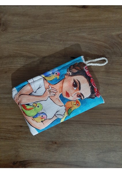 Özgür Kadın ve Papağanlara Desenli Tasarım Bez Kalemlik-Cüzdan
