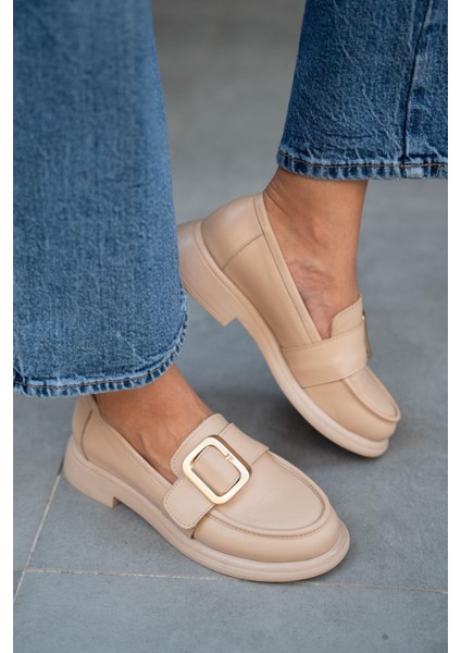 Balerine Nude Deri Altın Tokalı Kadın Loafer