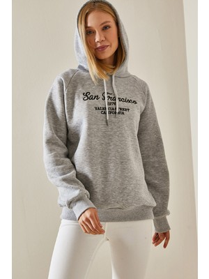 Xhan Gri Yazı Detaylı Şardonlu Kapüşonlu Sweatshirt 4KXK8-47599-03