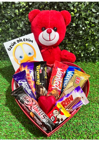 Sevgiliye Özür Dilerim Hediyesi Kırmızı Ayıcık ve Kalp Kutuda Çikolatalar Atıştırmalıklar
