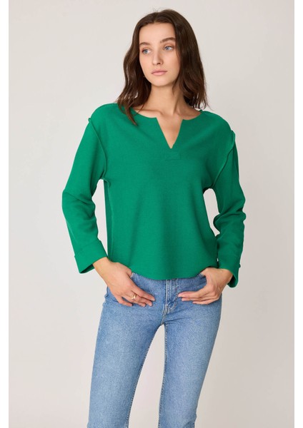 Kesik V Yaka Ters Dikiş Bluz