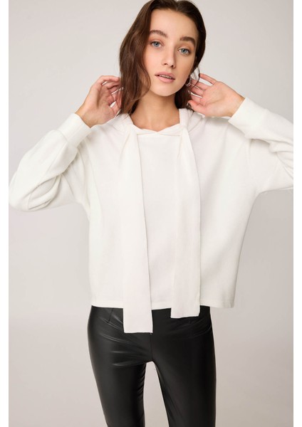 Kalın Bağcıklı Kapüşonlu Bluz modelleri