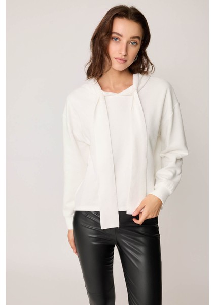 Kalın Bağcıklı Kapüşonlu Bluz fırsatları