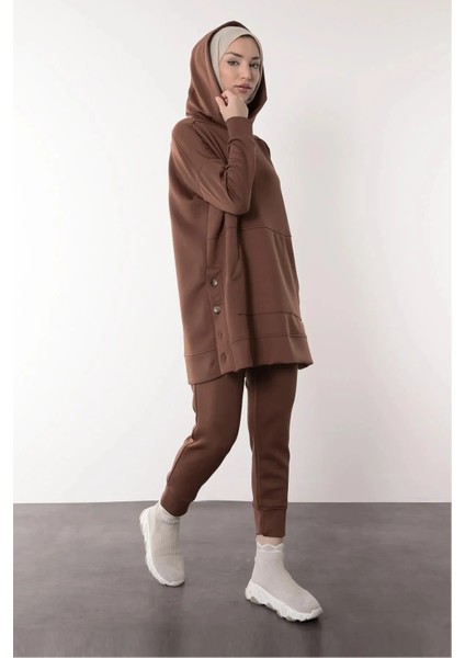 Büyük Cepli Yanları Düğmeli Scuba Tesettür Takım modelleri