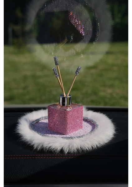 Pembe Pullu Gümüş Kordon Pudra Tüy Kaymaz Ped & Pembe Kare Kavanoz Koku Set