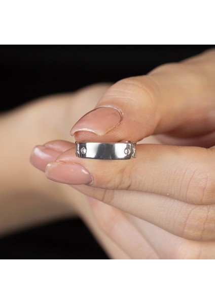 Zirkon Taşlı Zincir Tasarım Silver Renk Free Size Kişiye Özel Isim/harf Yazılı 925 Ayar Gümüş Kadın Yüzük modelleri