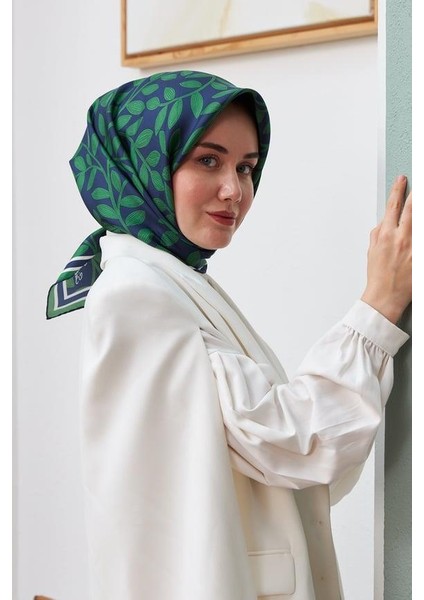 Lacivert- Yeşil Yaprak Desenli Tivil Ipek Eşarp 11397-03