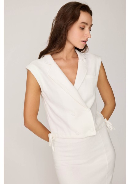 Önü Düğmeli Beli Büzgülü Triko Yelek