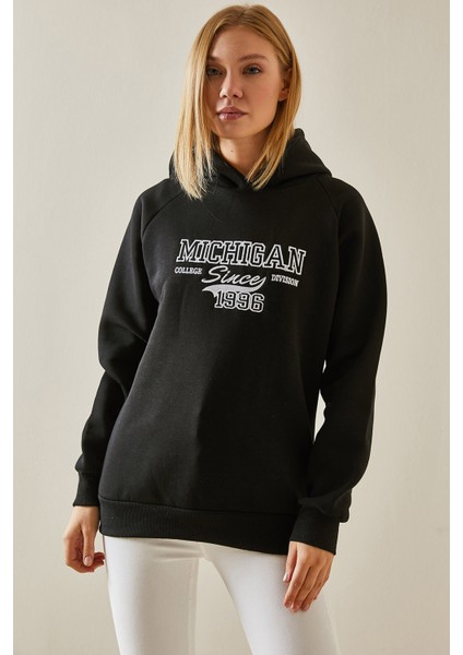 Siyah Yazı Detaylı Şardonlu Kapüşonlu Sweatshirt 4KXK8-47600-02 fiyatları