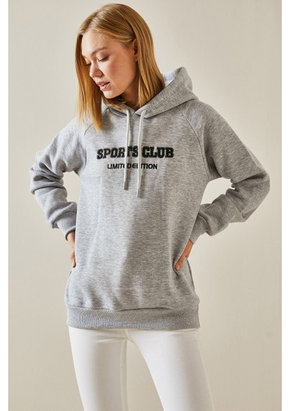 Gri Yazı Detaylı Şardonlu Kapüşonlu Sweatshirt 4KXK8-47596-03 fiyatları