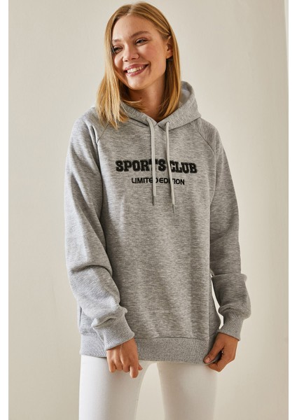 Gri Yazı Detaylı Şardonlu Kapüşonlu Sweatshirt 4KXK8-47596-03 fırsatları