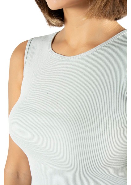 Kadın Yeşil Fitted/vücuda Oturan Crop Halter Yaka Fitilli Esnek Örme Bluz Atlet 23K-TRP-CRP06