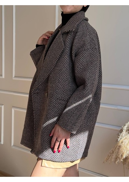Kahverengi Balıksırtı Düşük Kol Iç Astarlı Cepli Ara Boy Oversize Kaban modelleri