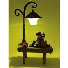 Hediyesahibi  Sokak Lambası Altındaki Sevgili Çift Işıklı Biblo