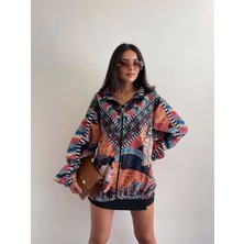 Ezgi Nişantaşı Desenli Oversize Fermuarlı Yağmurluk