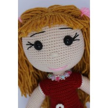 Ilgaz Shop Design Kırmızı Elbiseli Turuncu Saçlı Organik Amigurumi Aksesuarlı Sevimli Bebek