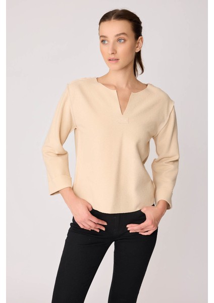 Kesik V Yaka Ters Dikiş Bluz