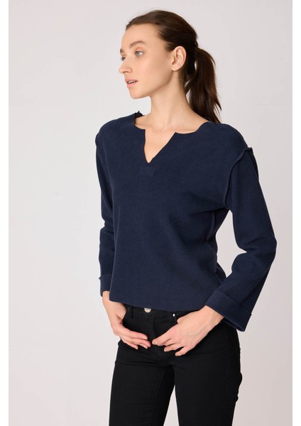 Kesik V Yaka Ters Dikiş Bluz fırsatları