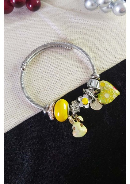 Sarı Papatya Kalpli Tavşan Charmlı Pandora Modeli Çelik Bileklik