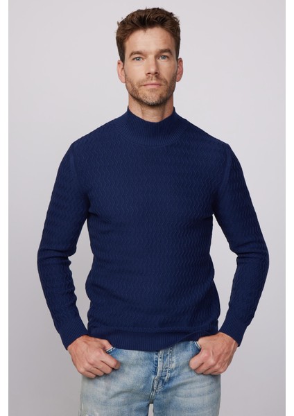 Slim Fit Dar Kesim Yarım Balıkçı Yaka Desenli Tüylenmeyen Lacivert Erkek Kazak modelleri