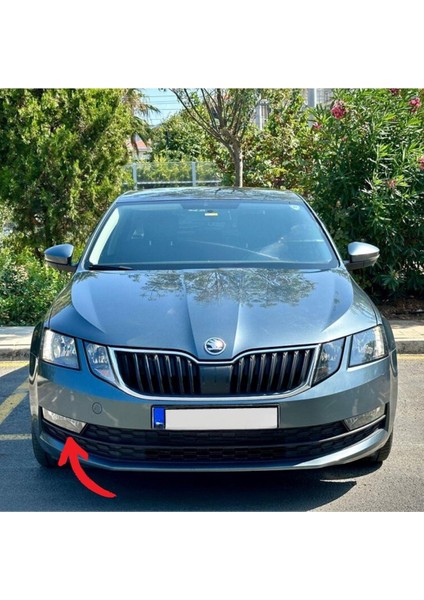 Sağ Sis Farı Çerçevesi Kapağı Skoda Octavia 2018-2020 5E0807682F
