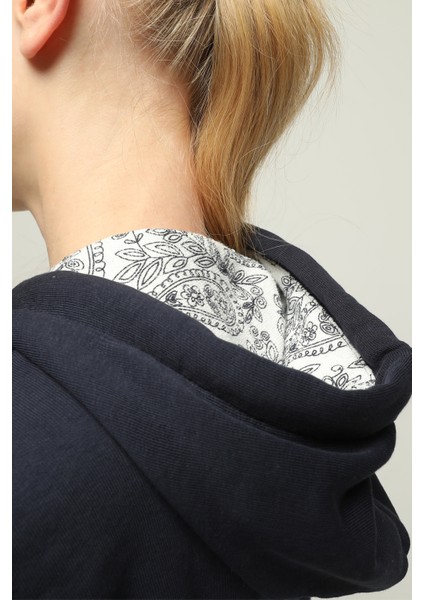 Kadın Regular Uzun Kollu Bisiklet Yaka Baskılı Kanguru Cepli Sweatshirt