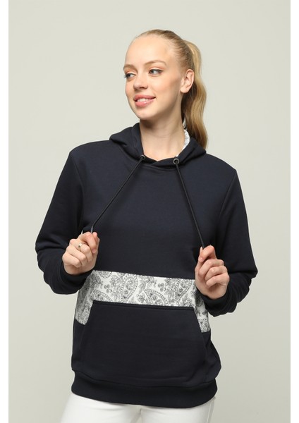 Kadın Regular Uzun Kollu Bisiklet Yaka Baskılı Kanguru Cepli Sweatshirt