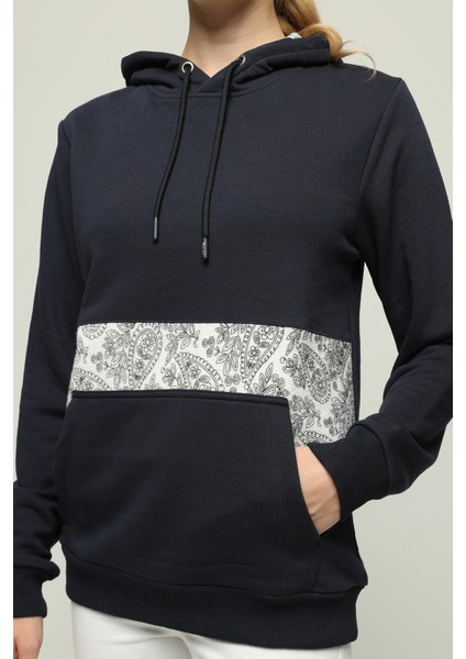 Kadın Regular Uzun Kollu Bisiklet Yaka Baskılı Kanguru Cepli Sweatshirt