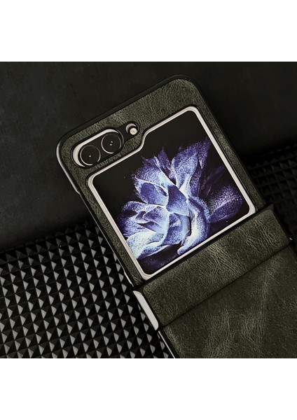 Samsung Galaxy Z Flip5 Siyah Için Çılgın At Doku Telefon Kılıfı (Yurt Dışından) modelleri